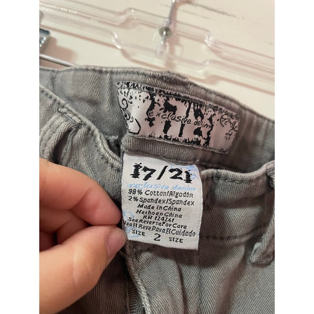 17/21 exclusive denim gray cargo capri pants - Picture 3 of 4